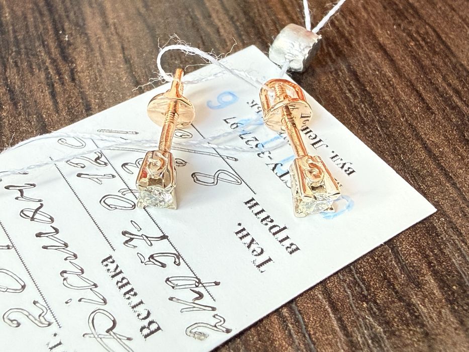 Золоті сережки пусети з діамантами 585 проби розпродаж