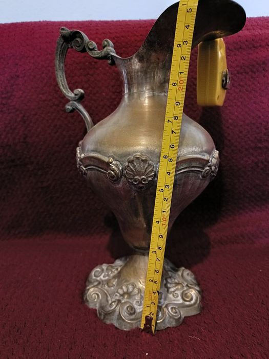 Vaso antigo de latão