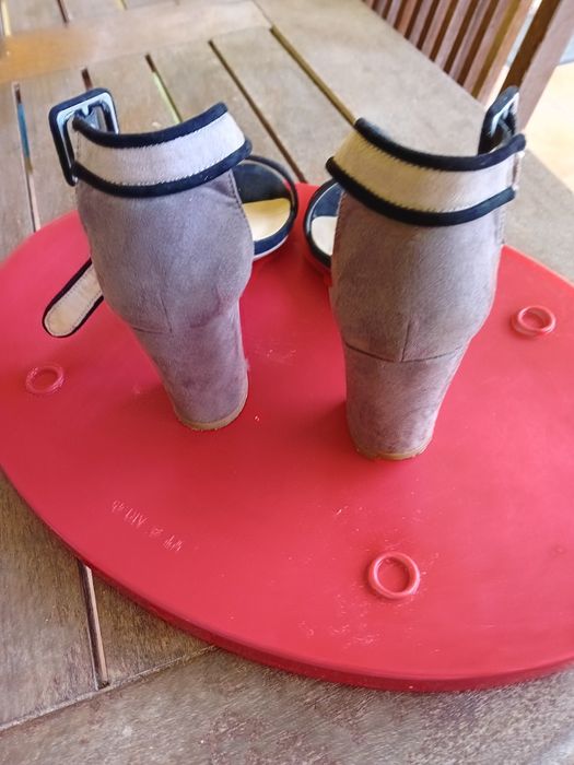 Sandálias de camurça