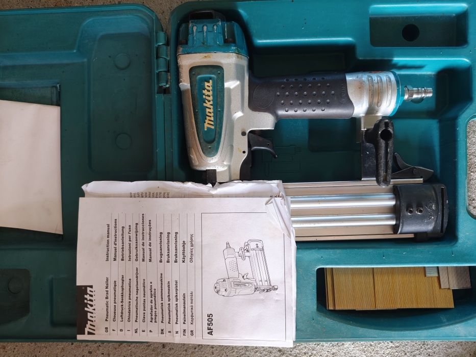 Gwoździarka pneumatyczna Makita AF 505 plus zestaw gwoździ