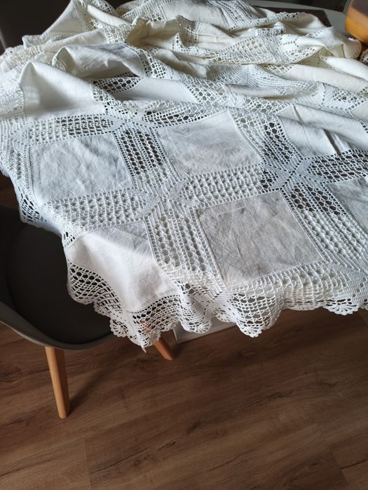 Toalha de Mesa Grande em Linho e Croché Manual (1,50m x 2,80m) — Impecável