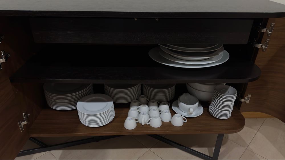 Conjunto mesa e aparador