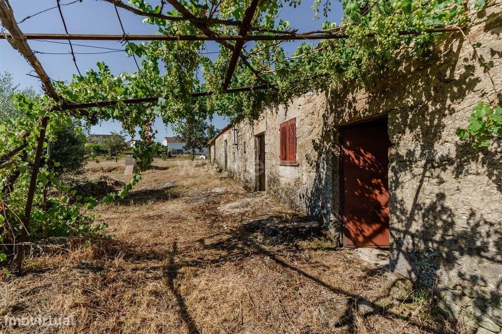 Terreno com ruina / Covilhã, Peraboa