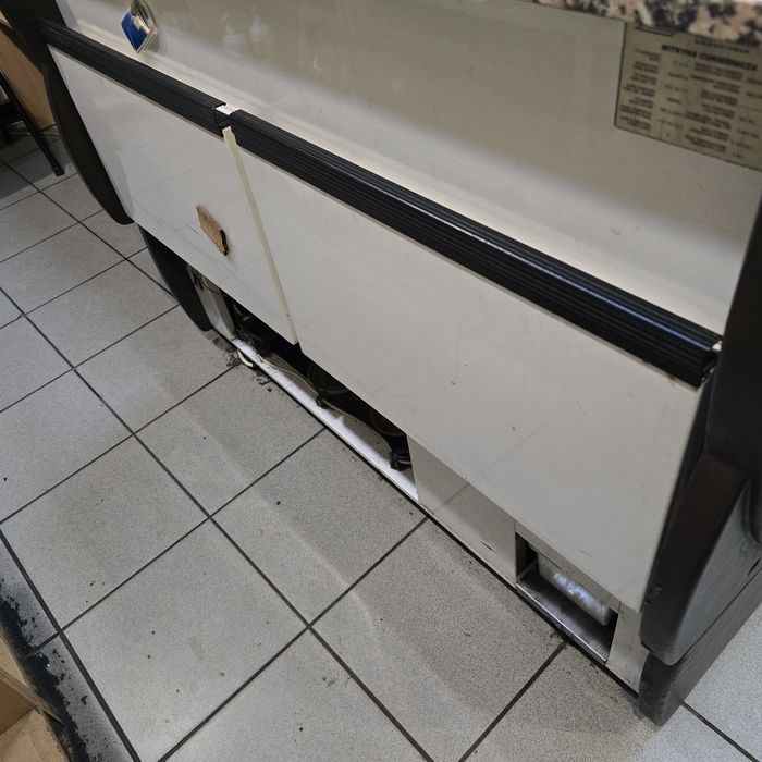 Срочно! Кондитерская витрина Gold б/у