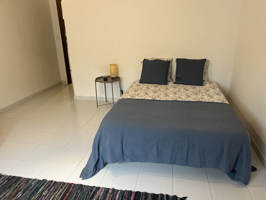 Quarto para arrendar em Belas