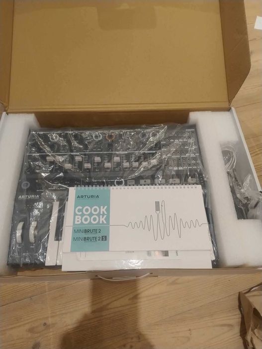Arturia MiniBrute2