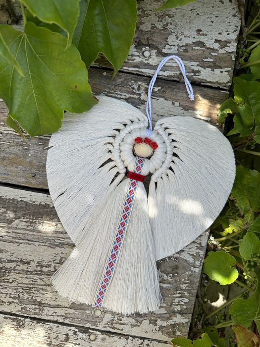 Ангел в украінському вбранні. Іграшка. Ручна робота. Макраме.