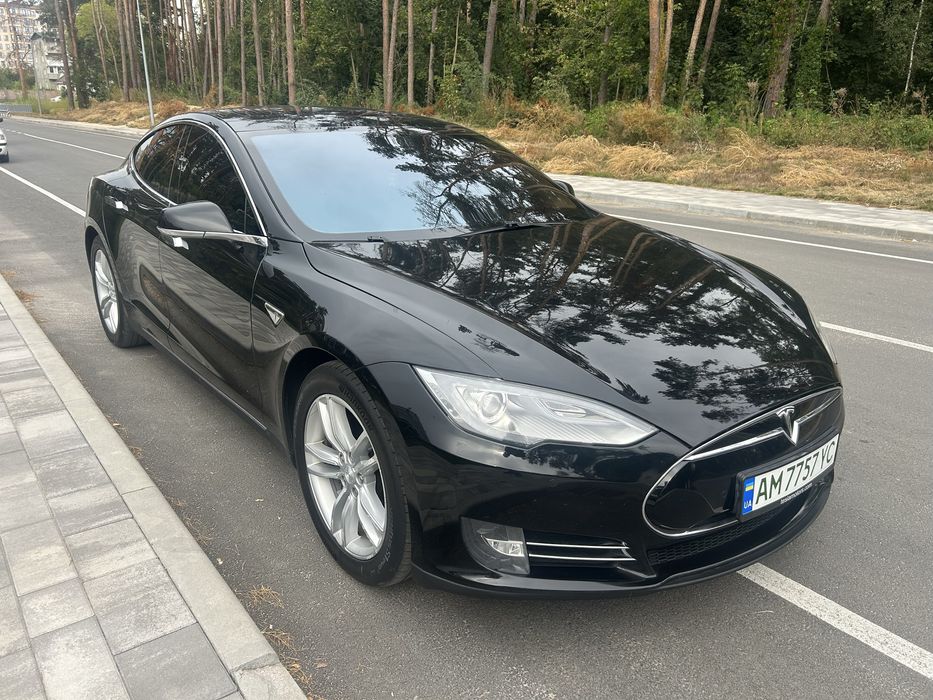 Продам Tesla model S 85