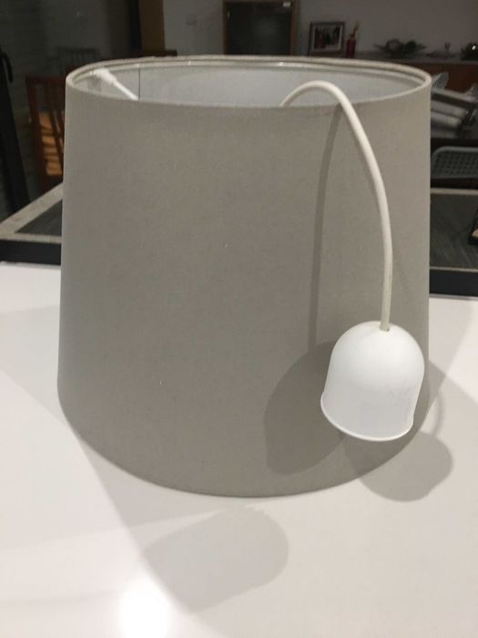 Candeeiro de teto cinzento