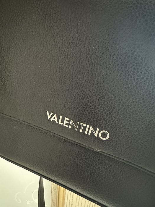Продам сумочку Valentino