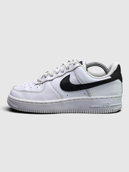 Buty Sportowe Nike Air Force 1 '07 Low Biały Czarny Rozmiar 37.5