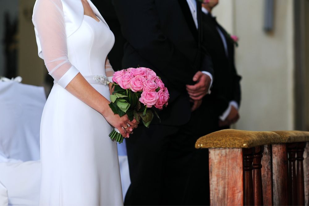 Elegancka suknia ślubna