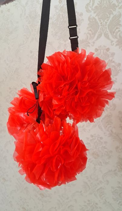 Помпони для черлідингу червоного кольору