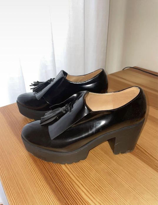 Sapatos de salto alto Benetton