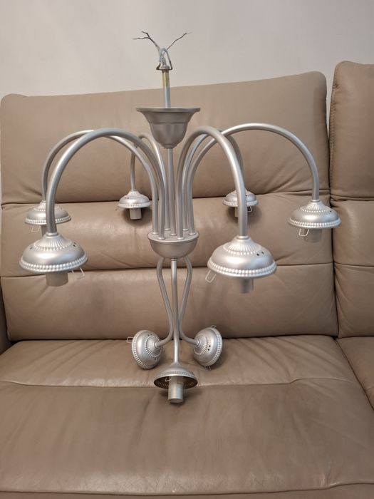 Żyrandol 9 ramienny w kształcie winogrona.