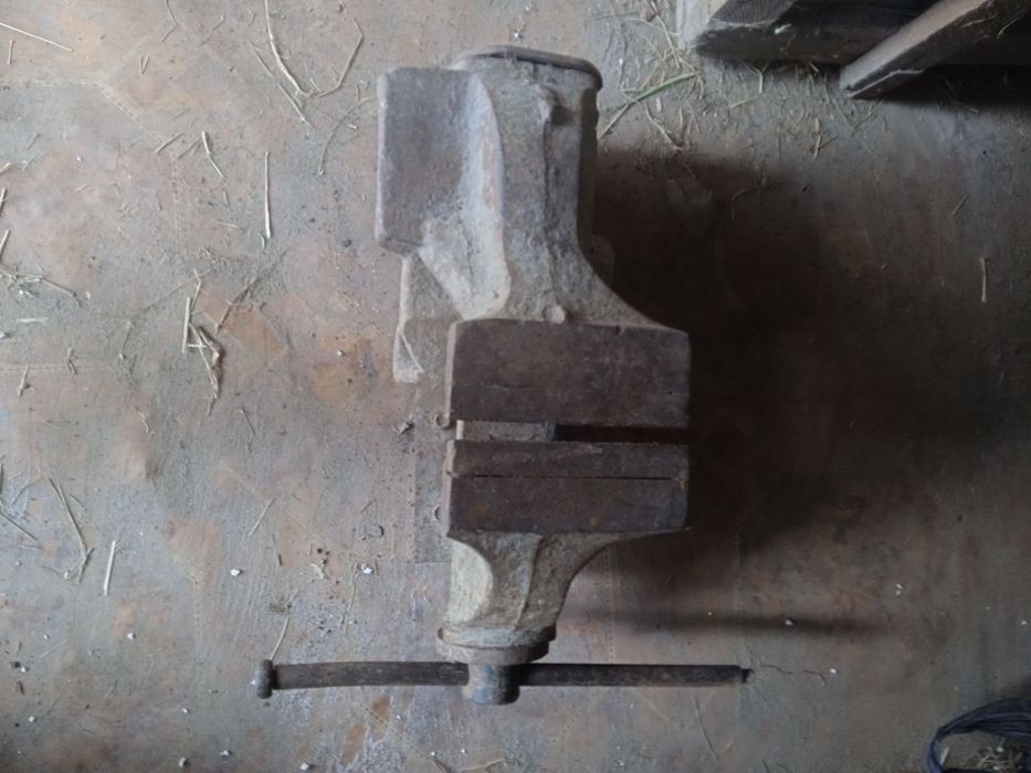 Тіскі, лещата слюсарні ссср