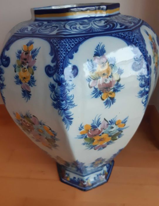 Majestoso Pote em faiança de Alcobaça