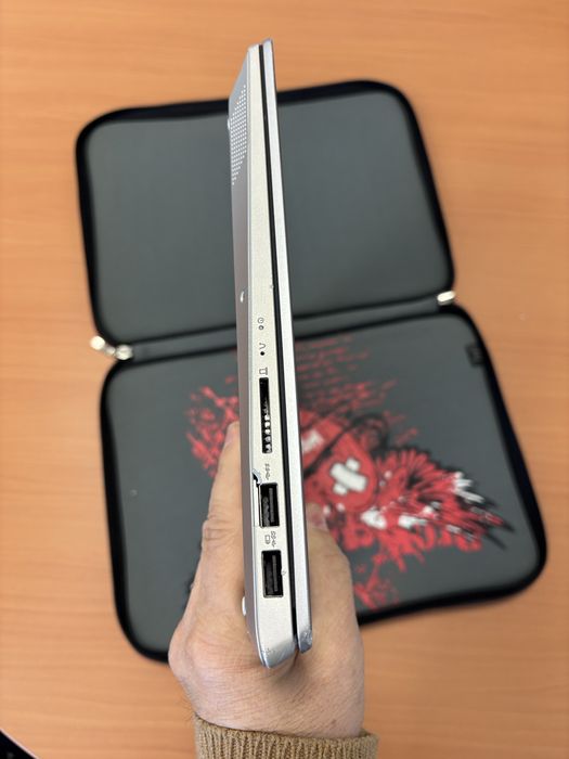 Lenovo Ideapad 14"  Intel Core I7