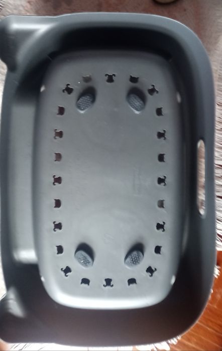 Cama ou base para sanitario de animais