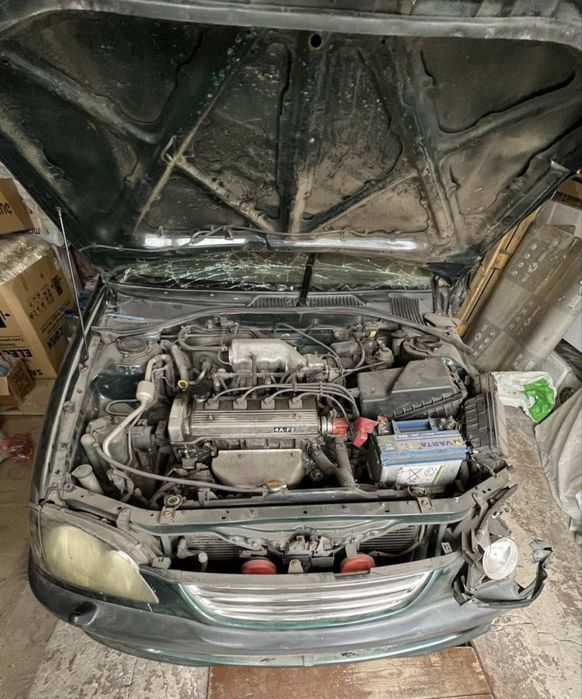 Тойота Avensis 1999