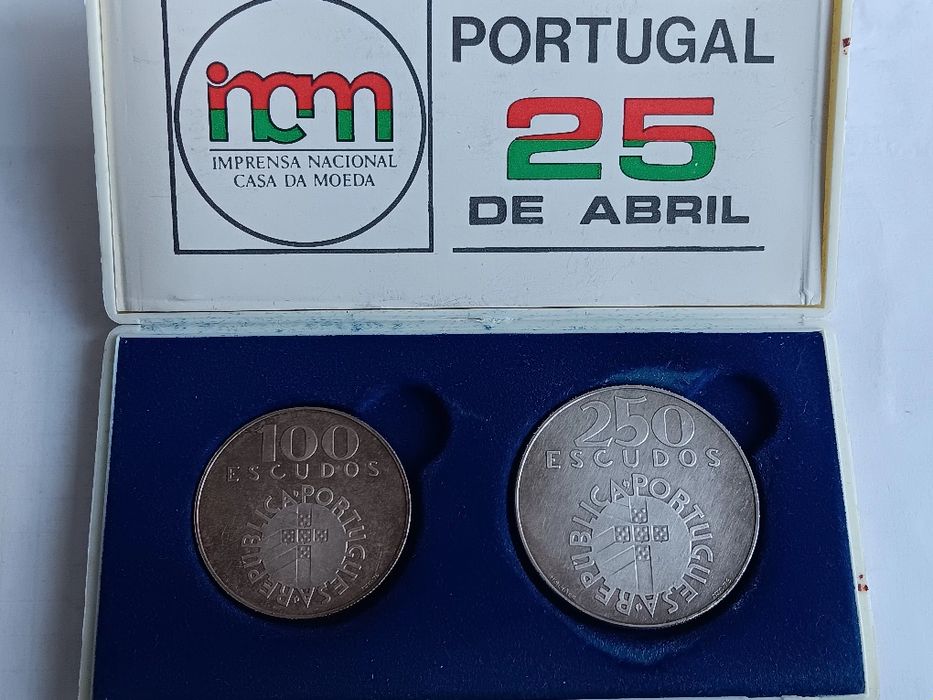 Colecção 2 moedas prata do 25 de Abril  1974