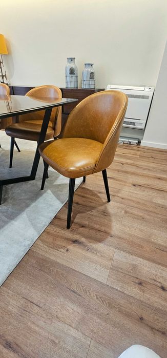 Mesa de Jantar 8 lugares + 8 cadeiras