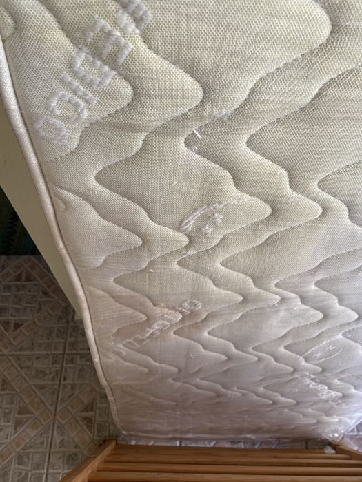 Cama de bebé Trama