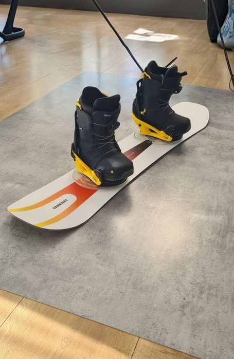 Zestaw snowboardowy deska Burton Custom Flying V 135 cm. Step on