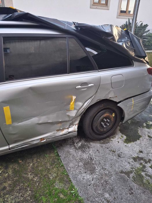 Toyota avensis e ford cmax ( batidos ) para venda