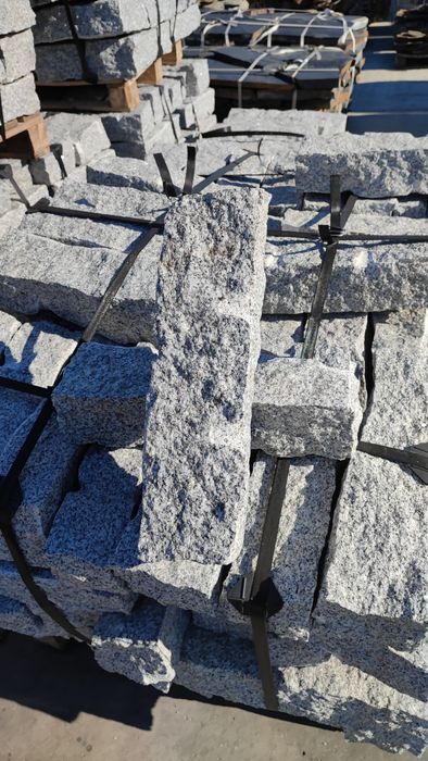 Palisada granitowa 10x10x40 cm. Obrzeże granitowe. Kostka granitowa