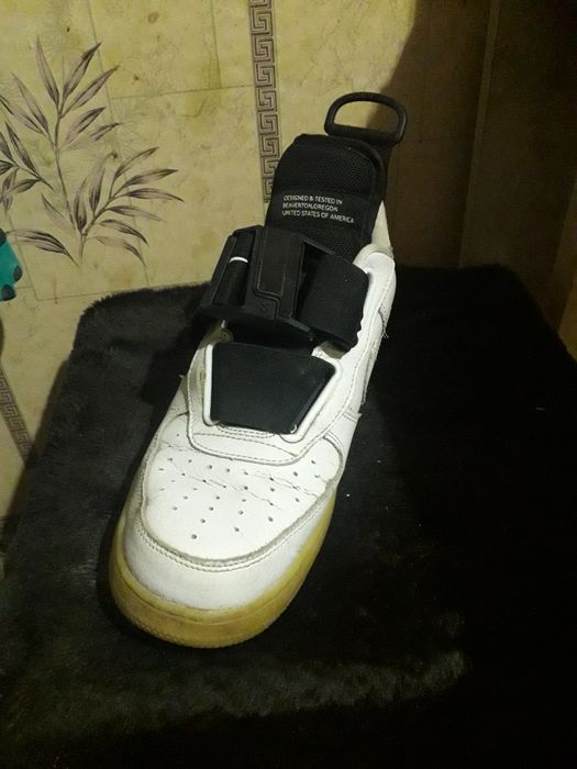 Кроссовки мужские р.40/1