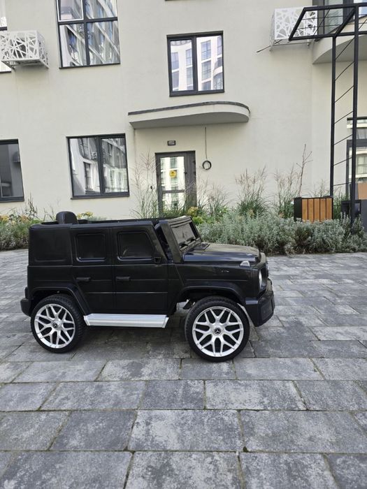 Дитячий електромобіль Mercedes-Benz G-class  чорний