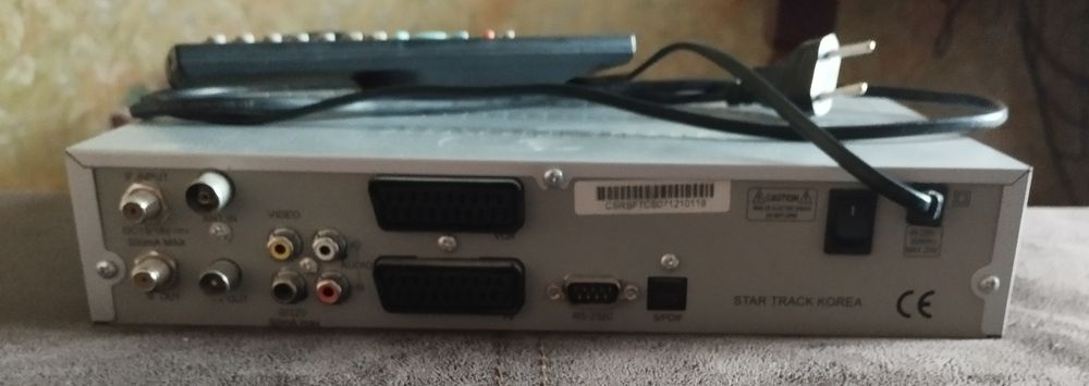 Тюнер спутниковый