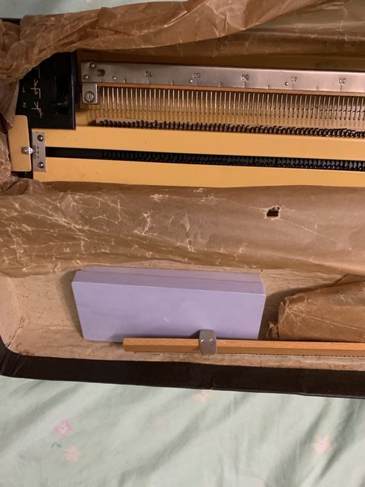 Нова вязальна  машина Рута 85