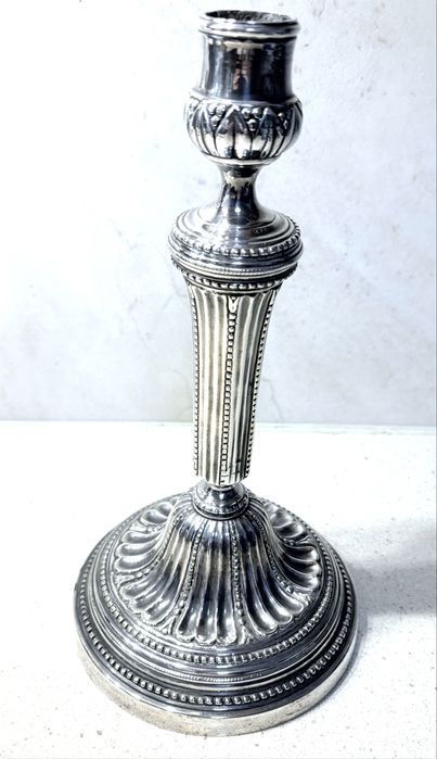 Raro antigo castiçal francês Louis XVI do Sec. XVIII c. banho em prata