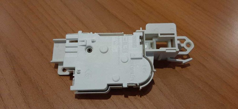 Замок до кришки пральної машинки Electrolux EWT-1567VDW