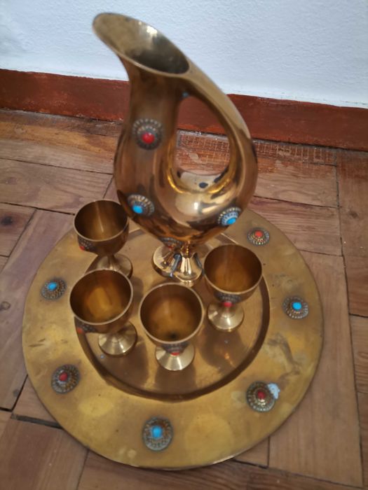 Conjunto de copos e prato em bronze