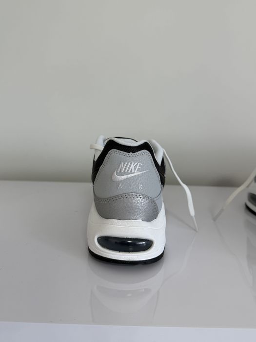 Продаю жіночі кросівки air max command оригінал