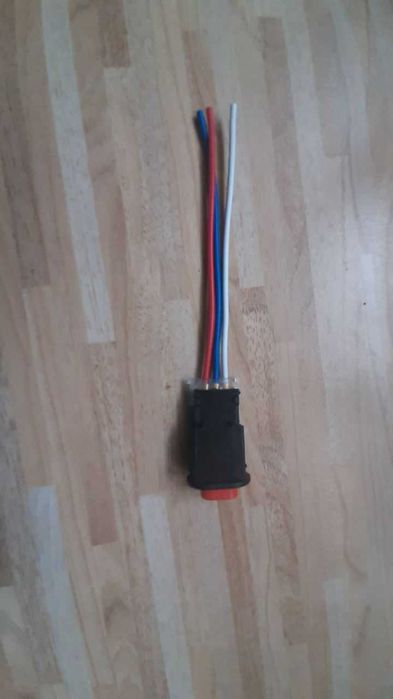 Кнопка включения аварийного сигнала