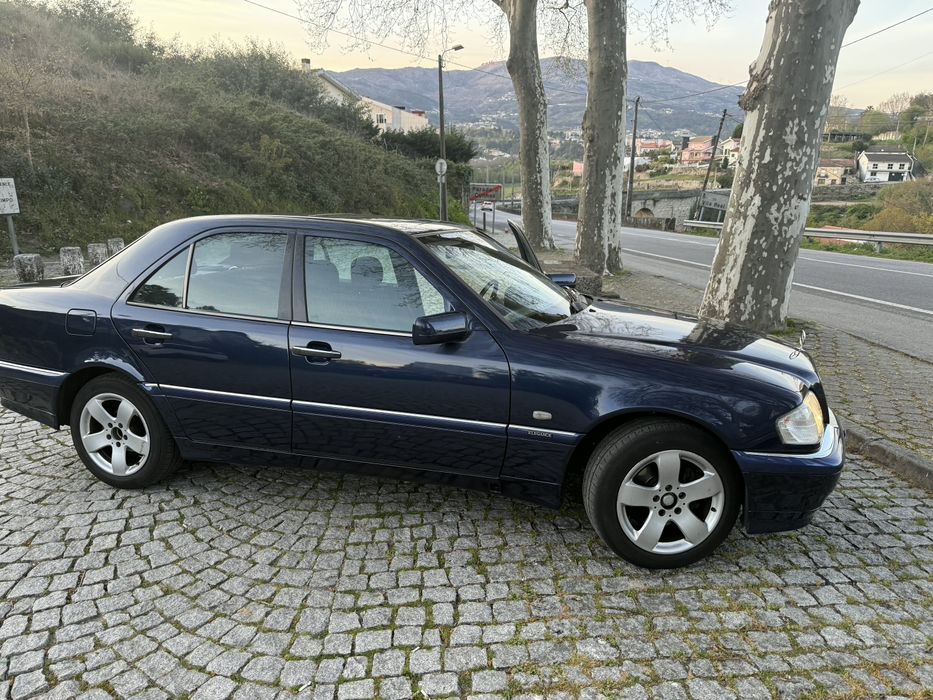Automóvel Mercedez 220cdi