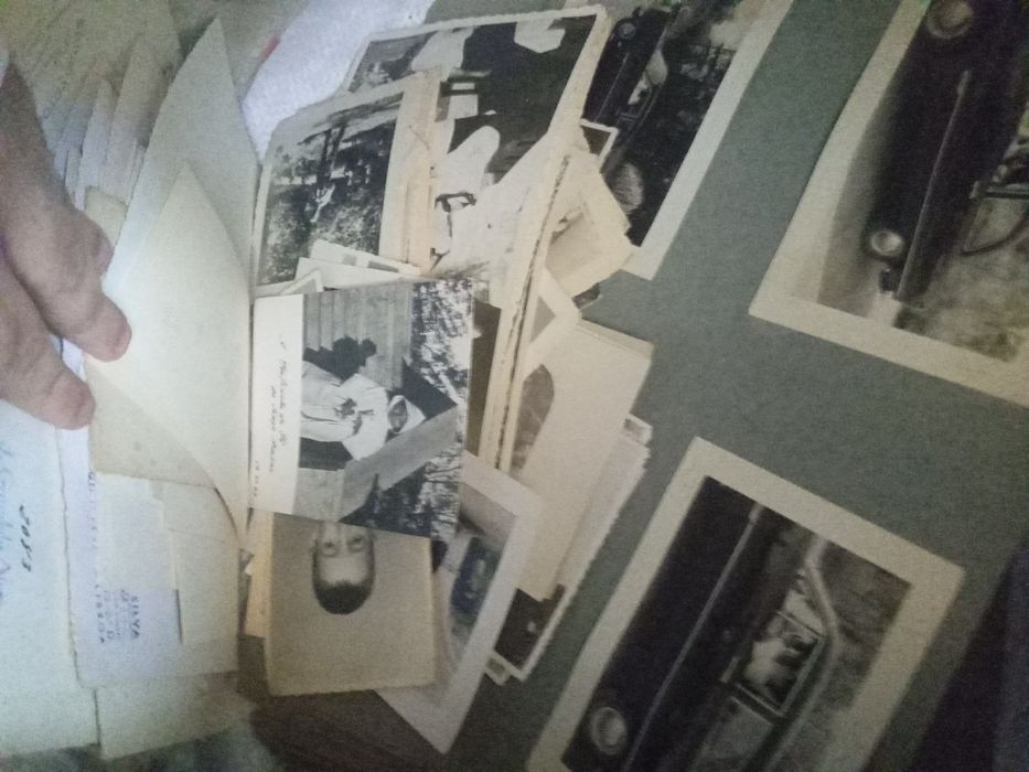Oote de fotos antigos e tem postais só isto