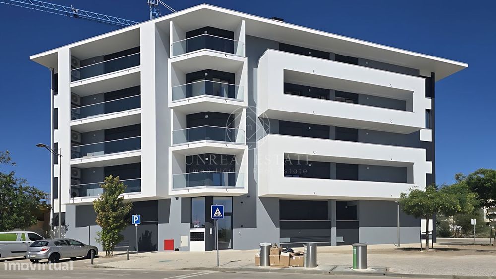 Apartamentos T2,T3, T3+1 (equivalente a T4) e T4, no Entroncamento com