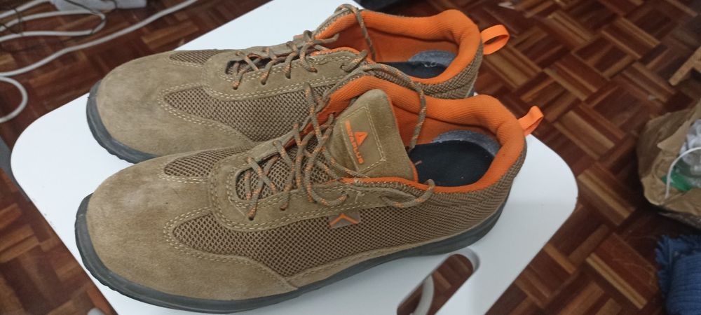 Trabalho, segurança, novos, não impermeáveis