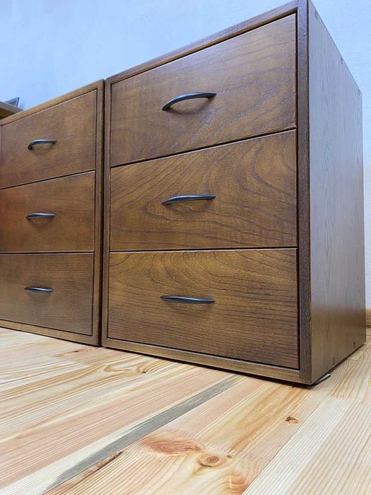 Тумбочка приліжкова з масиву