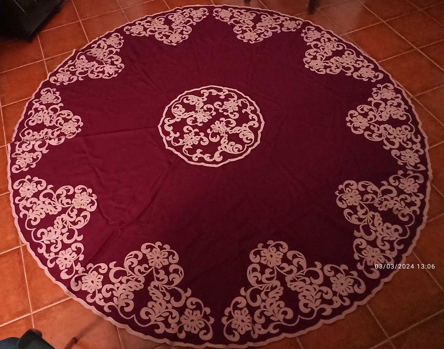 Pano Camilha Redondo, com bordado tradicional de Nisa, artesanal