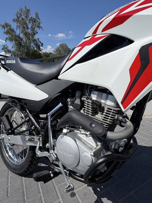 Honda XR 150L.