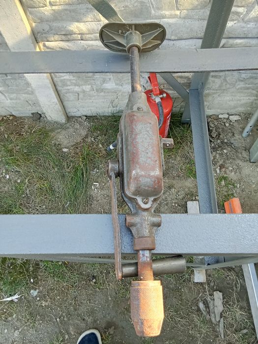 Stara wiertarka ręczna