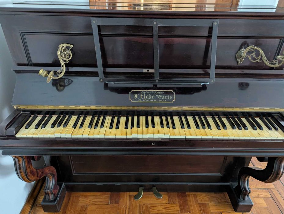 Piano Elcké Paris -Edição Gouttiere série 14752 com banco incluído