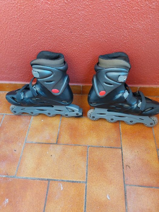 Vendo dois patins em bom estado, os dois por 50 euros.