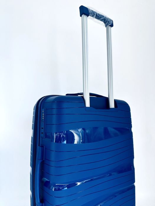 Nowa średnia niepękająca walizka PP 23 kg